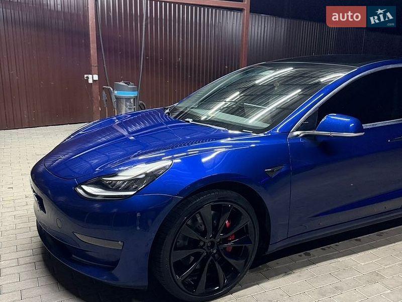 Седан Tesla Model 3 2019 в Львові