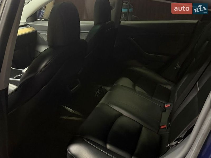 Седан Tesla Model 3 2019 в Львові