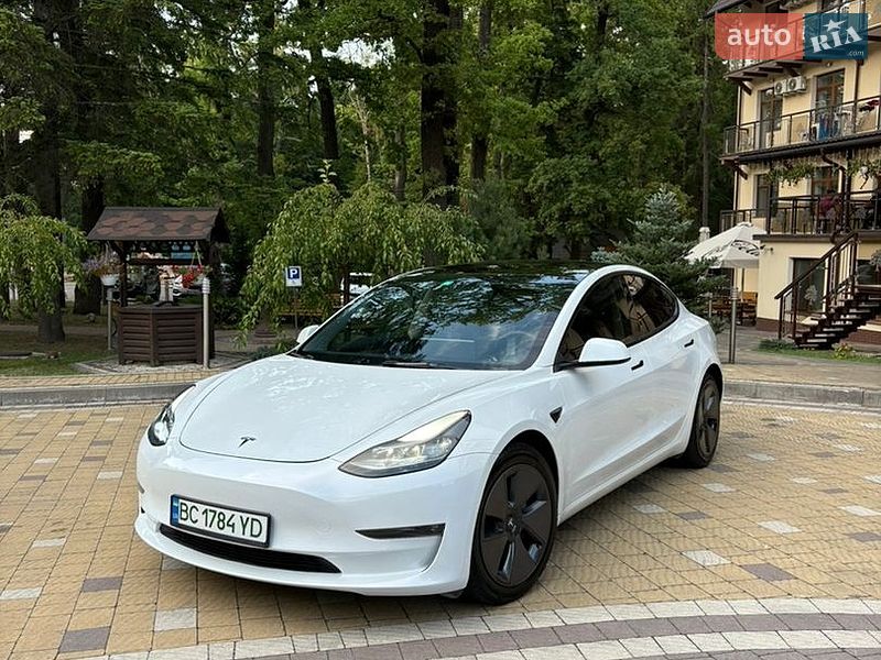 Седан Tesla Model 3 2021 в Трускавце