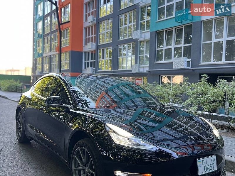 Седан Tesla Model 3 2019 в Чернигове