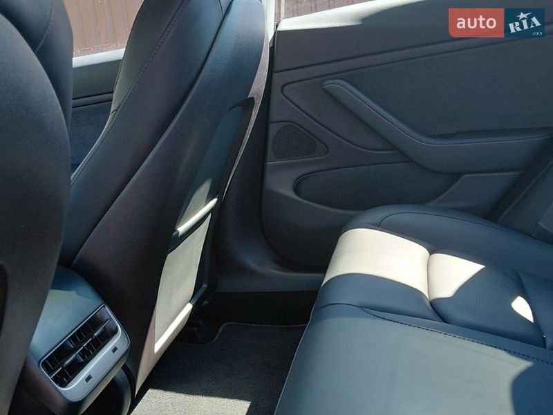 Седан Tesla Model 3 2019 в Кропивницькому