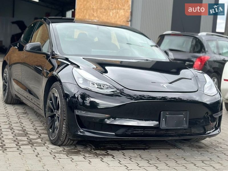 Седан Tesla Model 3 2022 в Самборе