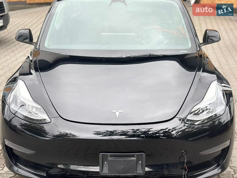 Седан Tesla Model 3 2022 в Самборе