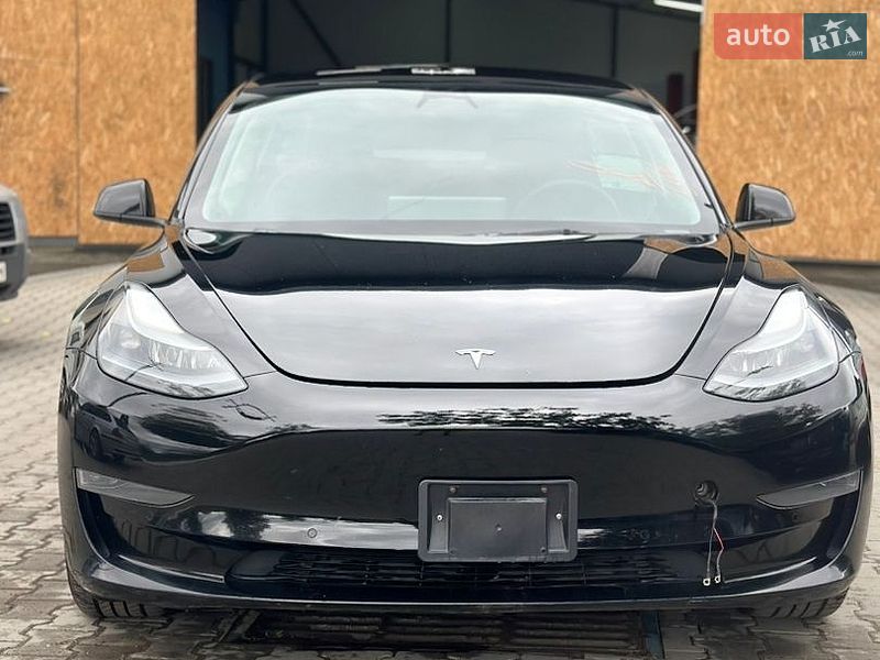 Седан Tesla Model 3 2022 в Самборе