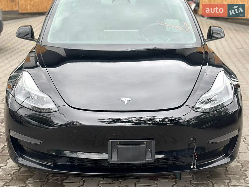 Седан Tesla Model 3 2022 в Самборе