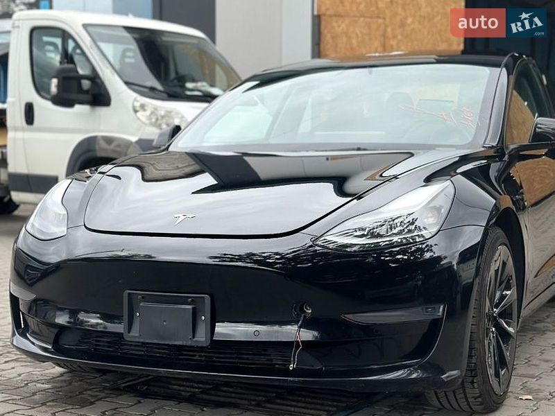 Седан Tesla Model 3 2022 в Самборе