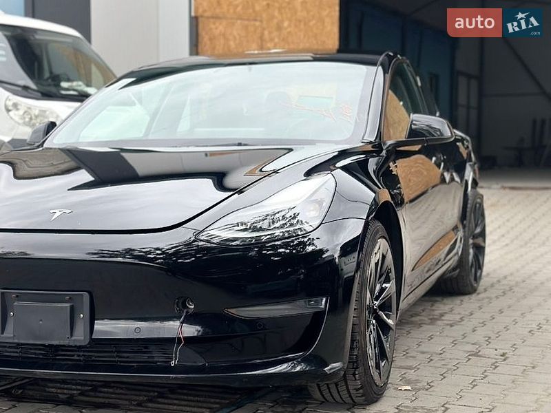 Седан Tesla Model 3 2022 в Самборе