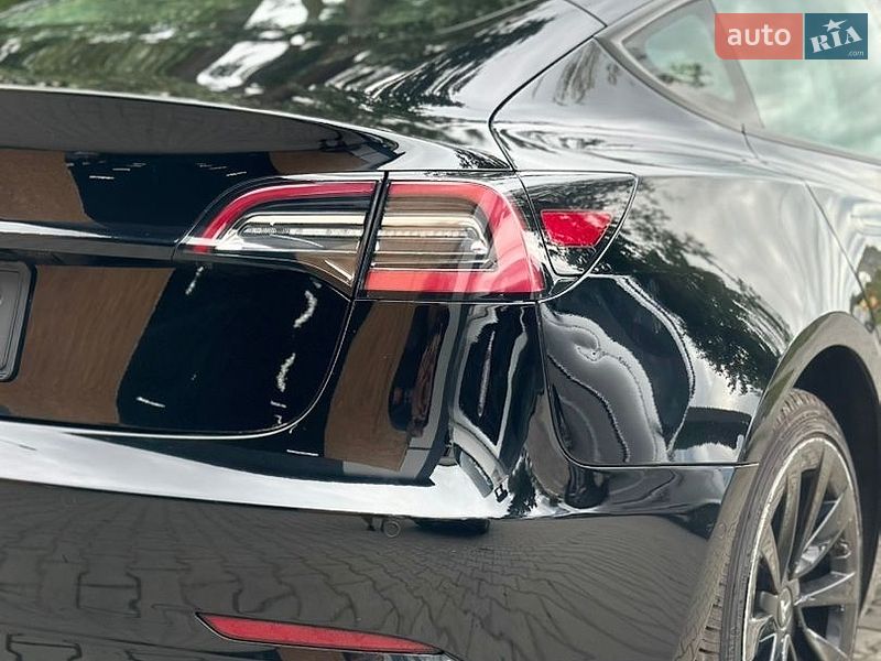 Седан Tesla Model 3 2022 в Самборе