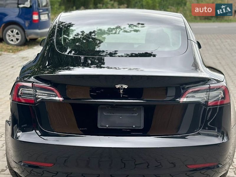Седан Tesla Model 3 2022 в Самборе