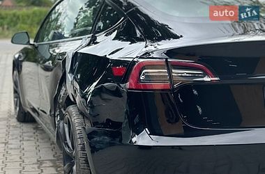 Седан Tesla Model 3 2022 в Самборе