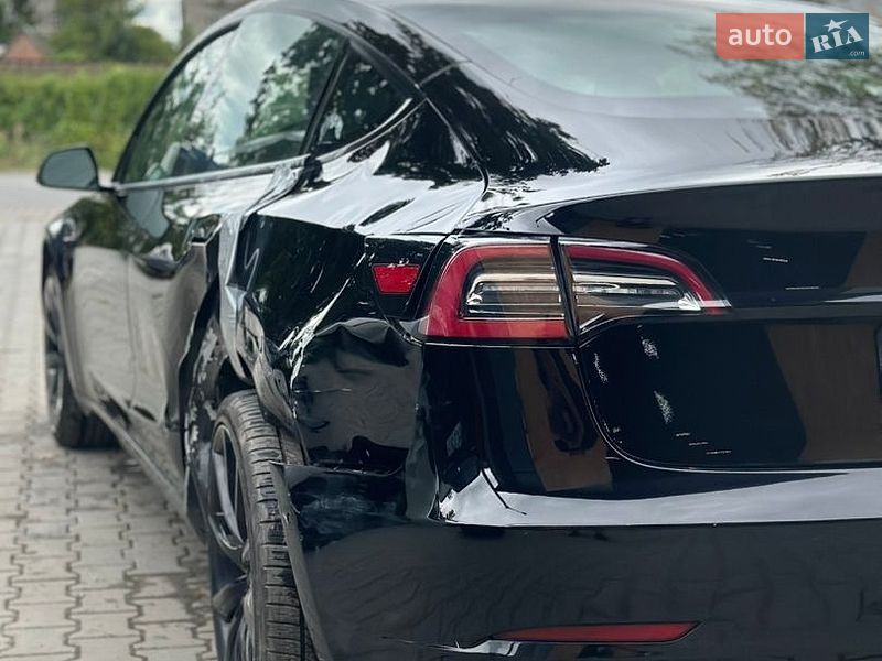Седан Tesla Model 3 2022 в Самборе