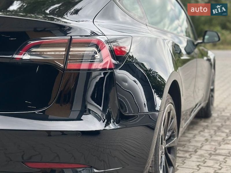 Седан Tesla Model 3 2022 в Самборе