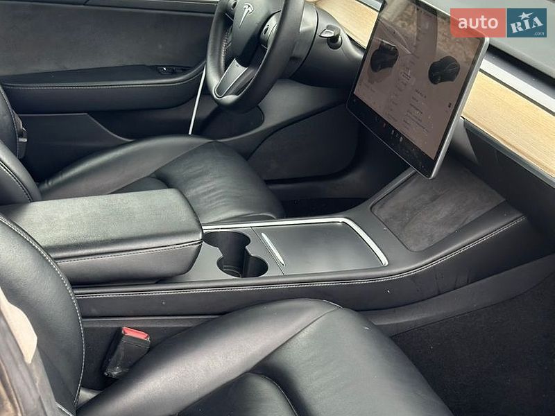 Седан Tesla Model 3 2022 в Самборе