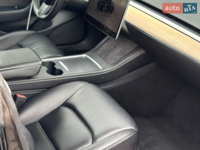 Седан Tesla Model 3 2022 в Самборе