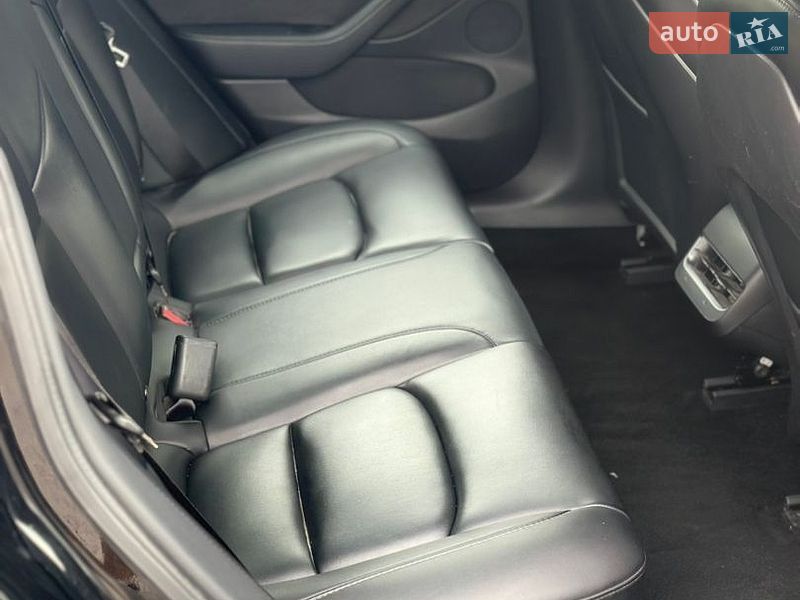 Седан Tesla Model 3 2022 в Самборе