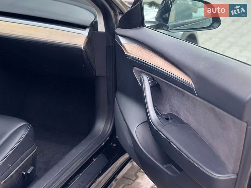Седан Tesla Model 3 2022 в Самборе