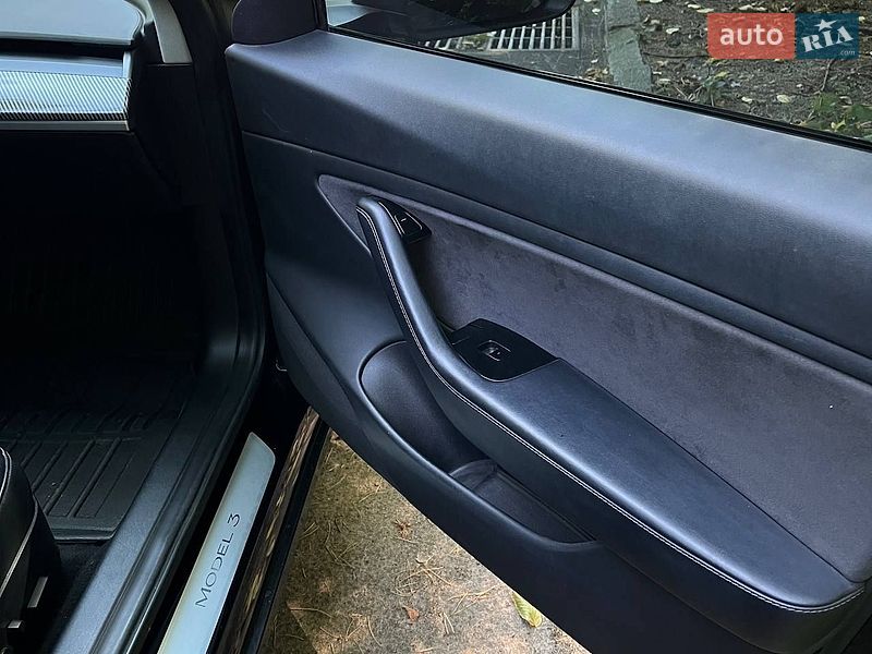 Седан Tesla Model 3 2019 в Виннице