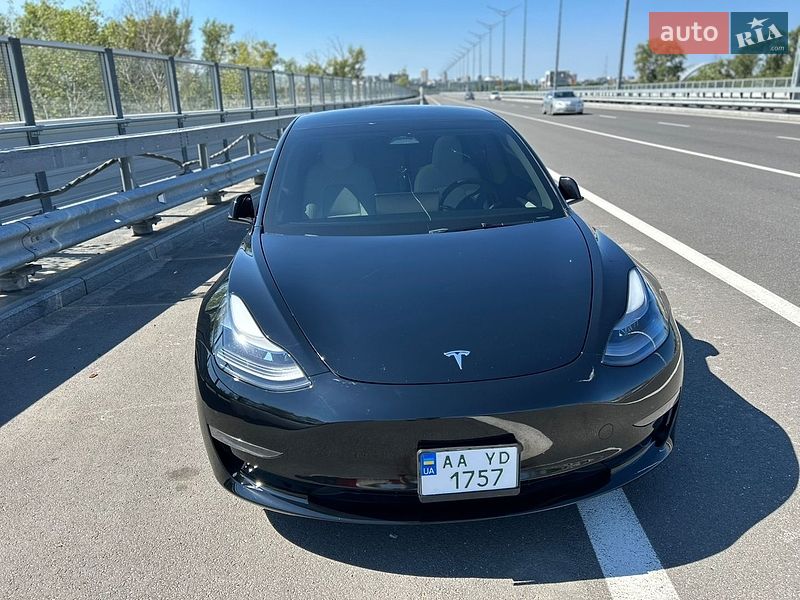 Седан Tesla Model 3 2023 в Киеве