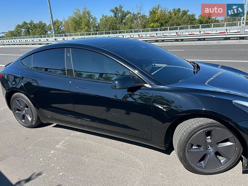 Седан Tesla Model 3 2023 в Киеве