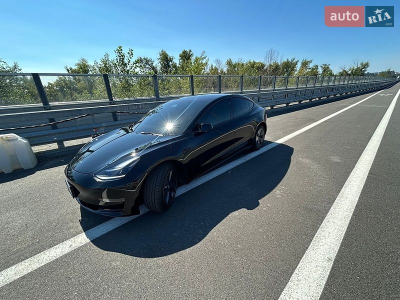 Седан Tesla Model 3 2023 в Киеве