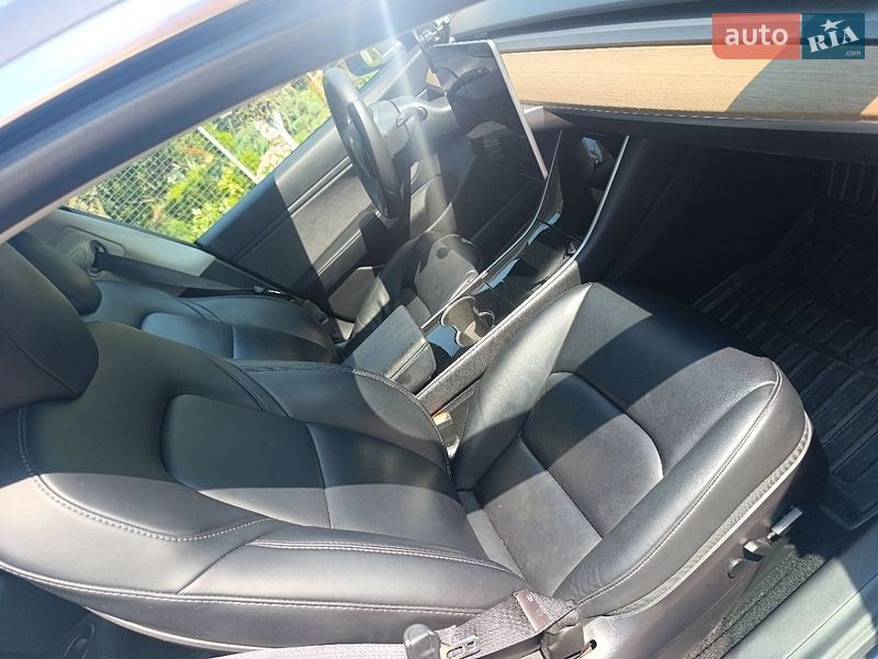 Седан Tesla Model 3 2020 в Ворзеле