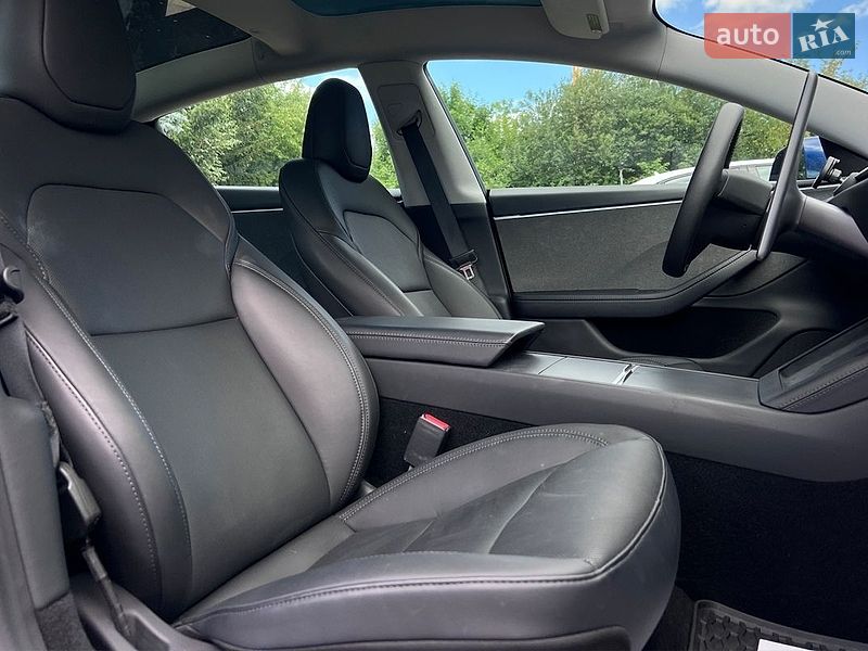 Седан Tesla Model 3 2024 в Львові