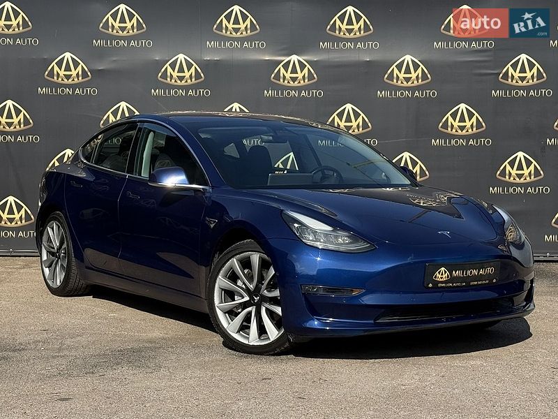 Седан Tesla Model 3 2018 в Киеве