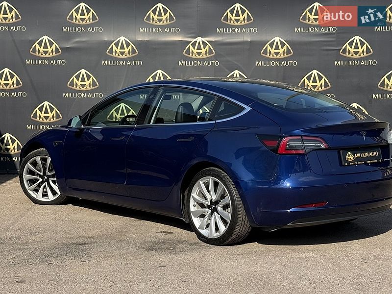 Седан Tesla Model 3 2018 в Киеве