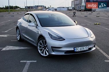 Седан Tesla Model 3 2018 в Львове
