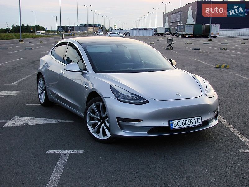 Седан Tesla Model 3 2018 в Львове