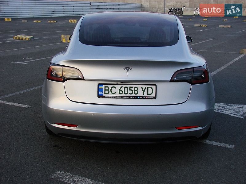 Седан Tesla Model 3 2018 в Львове
