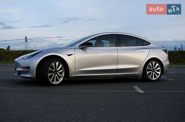 Седан Tesla Model 3 2018 в Львове