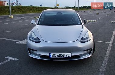 Седан Tesla Model 3 2018 в Львове