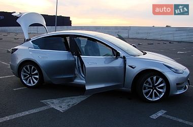 Седан Tesla Model 3 2018 в Львове