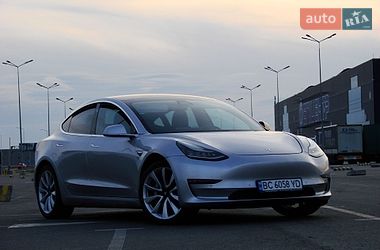 Седан Tesla Model 3 2018 в Львове