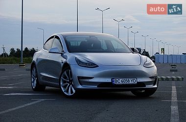 Седан Tesla Model 3 2018 в Львове