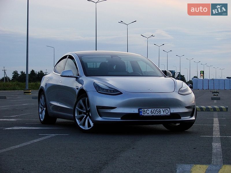 Седан Tesla Model 3 2018 в Львове