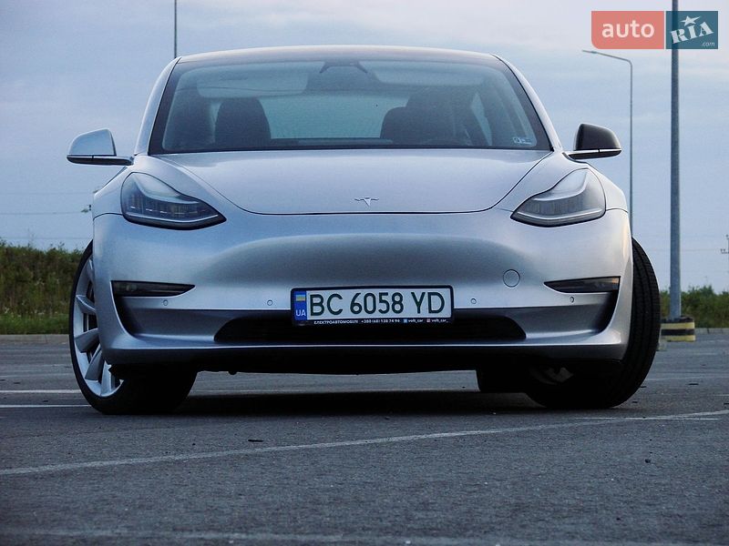 Седан Tesla Model 3 2018 в Львове