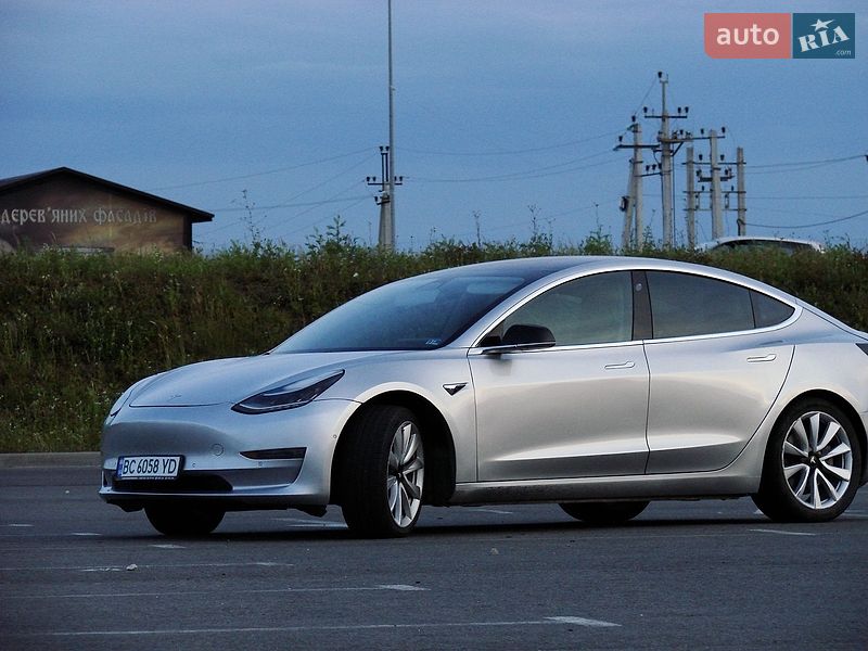 Седан Tesla Model 3 2018 в Львове