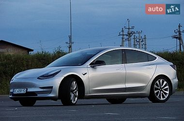 Седан Tesla Model 3 2018 в Львове