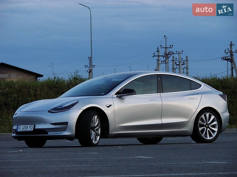 Седан Tesla Model 3 2018 в Львове