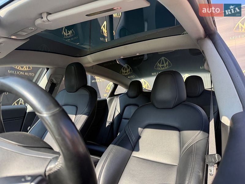 Седан Tesla Model 3 2018 в Киеве