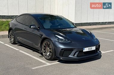 Седан Tesla Model 3 2021 в Києві