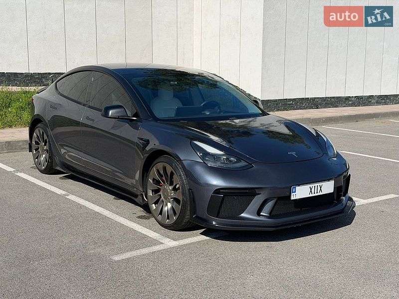 Седан Tesla Model 3 2021 в Києві