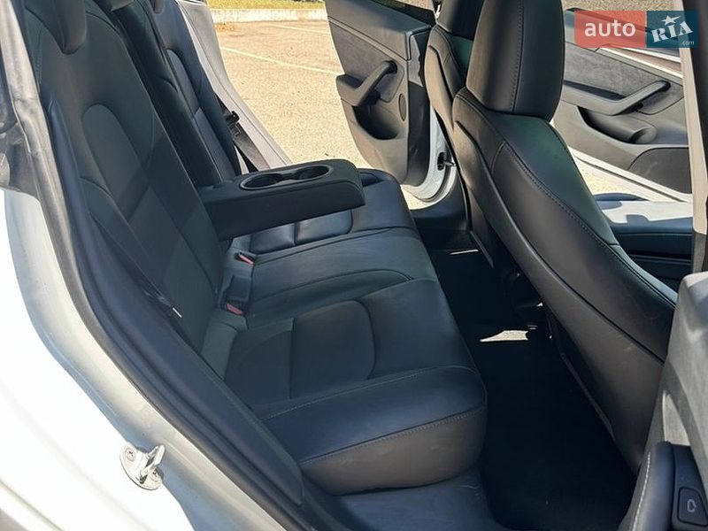Седан Tesla Model 3 2023 в Запоріжжі