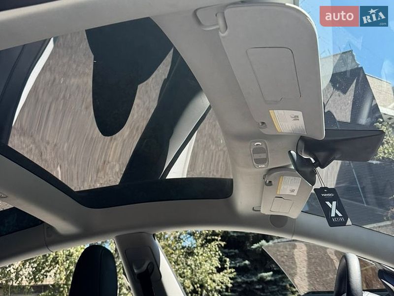 Седан Tesla Model 3 2023 в Запоріжжі