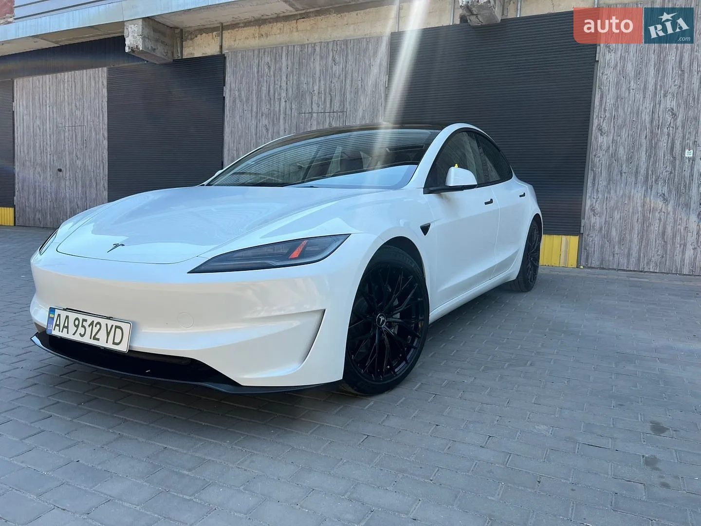 2024 Tesla Model 3 - фото 1