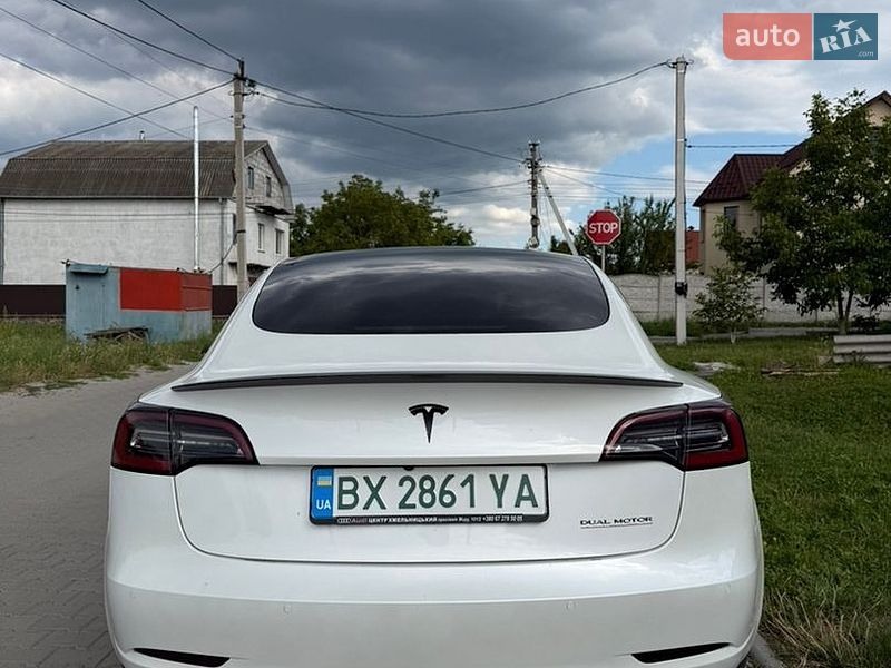 Седан Tesla Model 3 2022 в Хмельницком