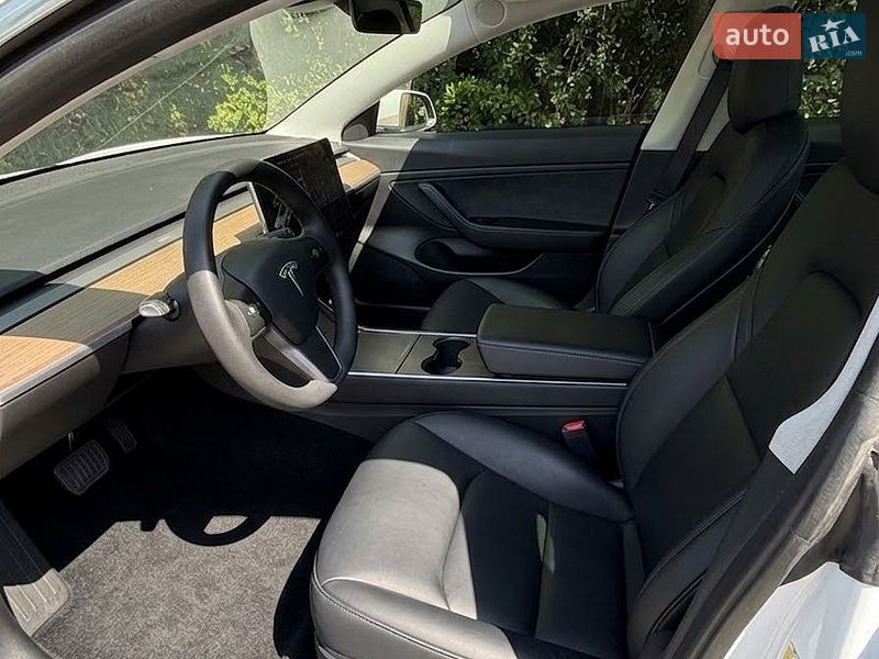 Седан Tesla Model 3 2020 в Запоріжжі