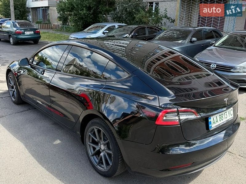 Седан Tesla Model 3 2023 в Киеве